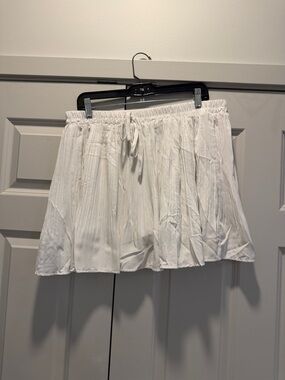 ARULA White Pleated Mini Skirt
